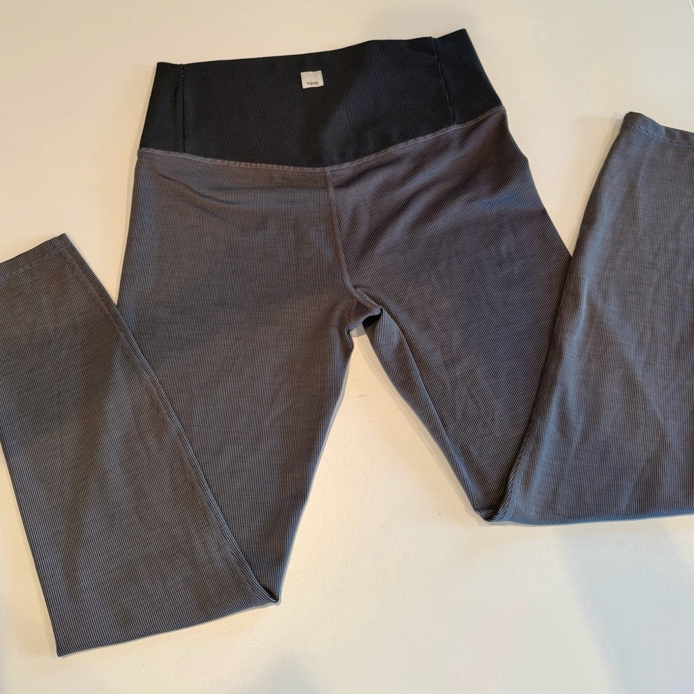 Vuori Pinstripe Performance Leggings - Black & White